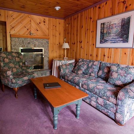Pow Wow Point Lodge Huntsville Exterior photo
