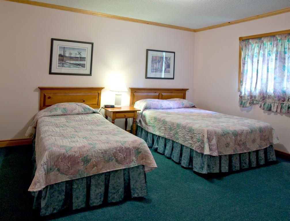 Pow Wow Point Lodge Huntsville Room photo