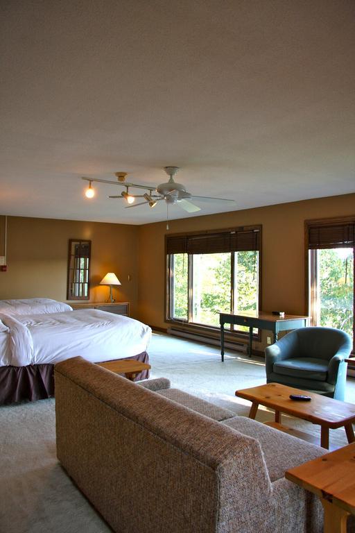 Pow Wow Point Lodge Huntsville Room photo
